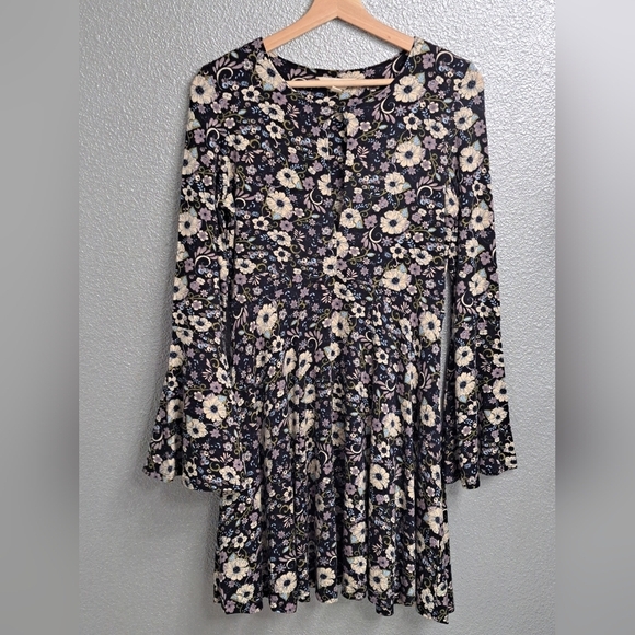Soft & Sexy Floral Fit & Flair Dress    Size S/P - Picture 1 of 14